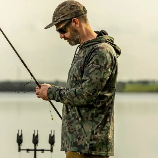 Trakker camo uv hooded shirt