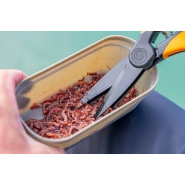 Guru worm scissors