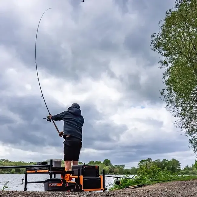 Guru a-class method feeder