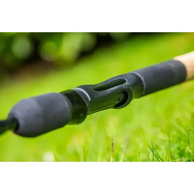 Guru a-class power distance feeder