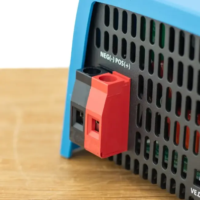 Voltacase omvormer naar 230 watt + passende verloopkabel