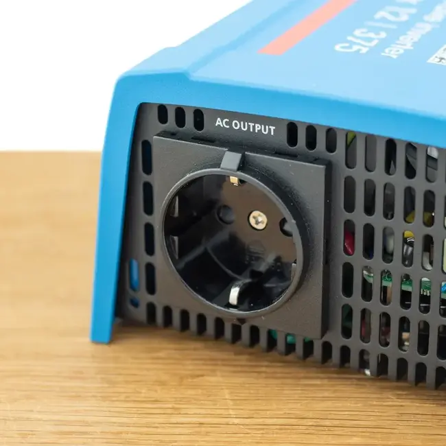 Voltacase omvormer naar 230 watt + passende verloopkabel