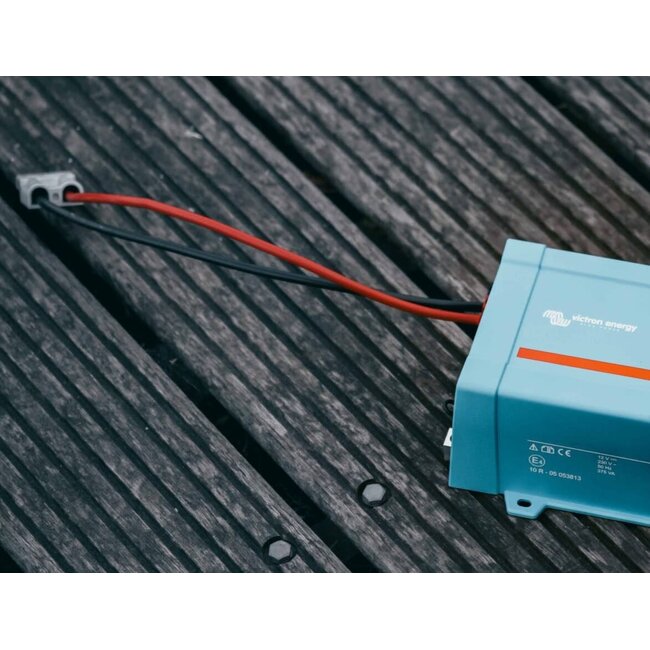 Voltacase omvormer naar 230 watt + passende verloopkabel