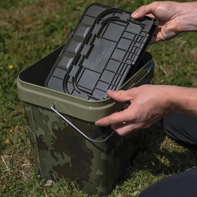 Korda bucket table