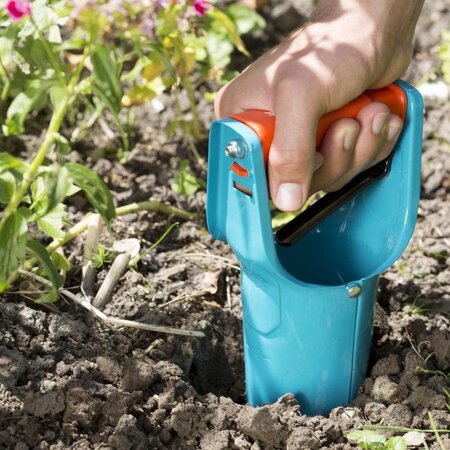 Gardena Bulb Planter - Automatic Earth Release - Buy Garden Tools? Garden Select