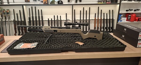 Umarex Umarex Gauntlet 2 PCP Luchtbuks 5,5 mm Occasion incl. Hawke Richtkijker, UTG Bipod en Koffer Umarex Umarex Gauntlet 2 PCP Luchtbuks 5,5 mm Occasion incl. Hawke Richtkijker, UTG Bipod en Koffer