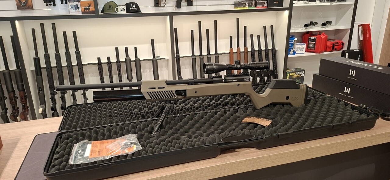 Umarex Umarex Gauntlet 2 PCP Air Rifle .22 Used incl. Hawke Riflescope, UTG Bipod and Case