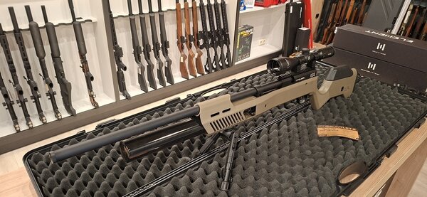 Umarex Umarex Gauntlet 2 PCP Luchtbuks 5,5 mm Occasion incl. Hawke Richtkijker, UTG Bipod en Koffer Umarex Umarex Gauntlet 2 PCP Luchtbuks 5,5 mm Occasion incl. Hawke Richtkijker, UTG Bipod en Koffer