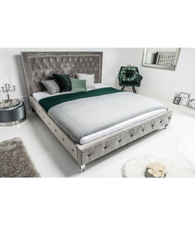 Invicta Interior Chesterfield tweepersoonsbed EXTRAVAGANCIA 180x200cm zilvergrijze fluwelen klinknagels - 38968
