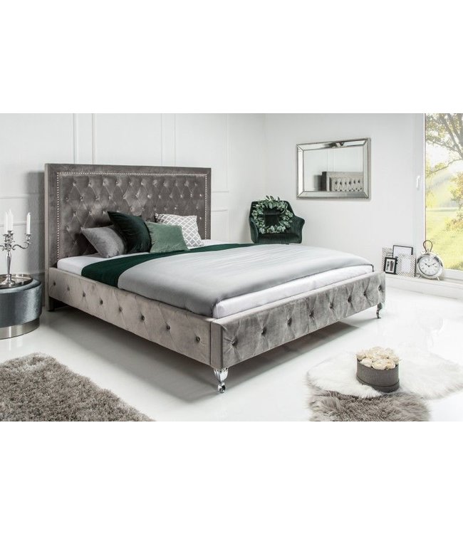 Invicta Interior Chesterfield tweepersoonsbed EXTRAVAGANCIA 180x200cm zilvergrijze fluwelen klinknagels - 38968