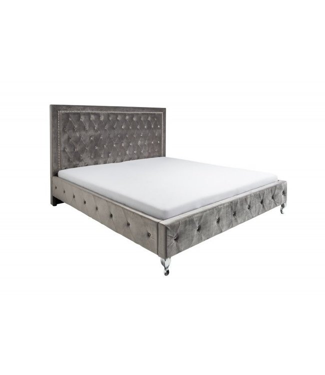 Invicta Interior Chesterfield tweepersoonsbed EXTRAVAGANCIA 180x200cm zilvergrijze fluwelen klinknagels - 38968