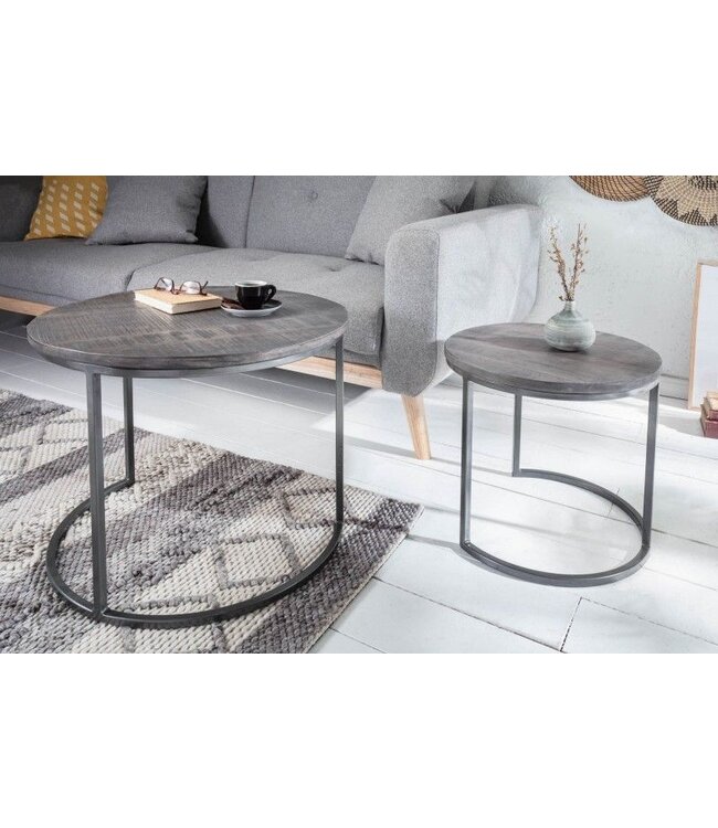 Invicta Interior industrieele set van 2 bijzettafels ELEMENTS 60cm grijs massief mangohout rond zwart metaal - 39657