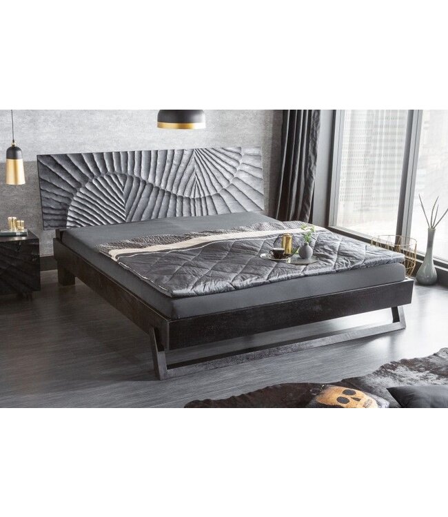 Invicta Interior Design bed SCORPION 180x200cm zwart mangohout 3D snijwerk massief houten tweepersoonsbed - 40431