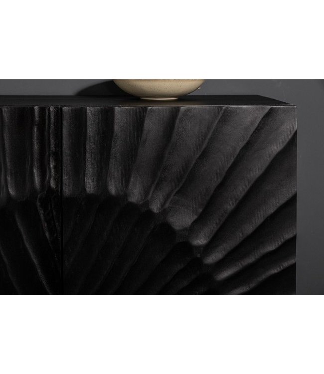 Invicta Interior Massief dressoir SCORPION 140 cm zwart mangohout met gedetailleerde 3D-gravures - 41399