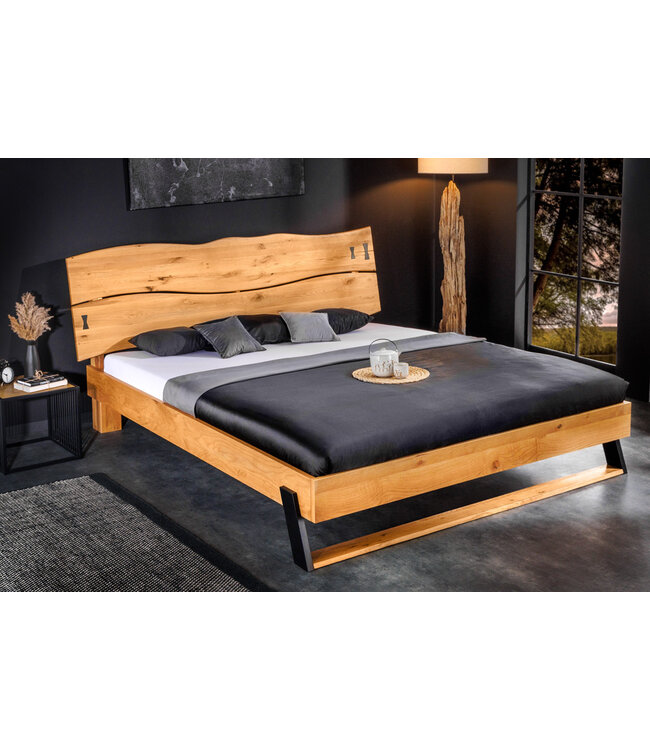 Invicta Interior Massief houten tweepersoonsbed AMAZONAS 180x200cm natuurlijke rand van wilde eik - 43556