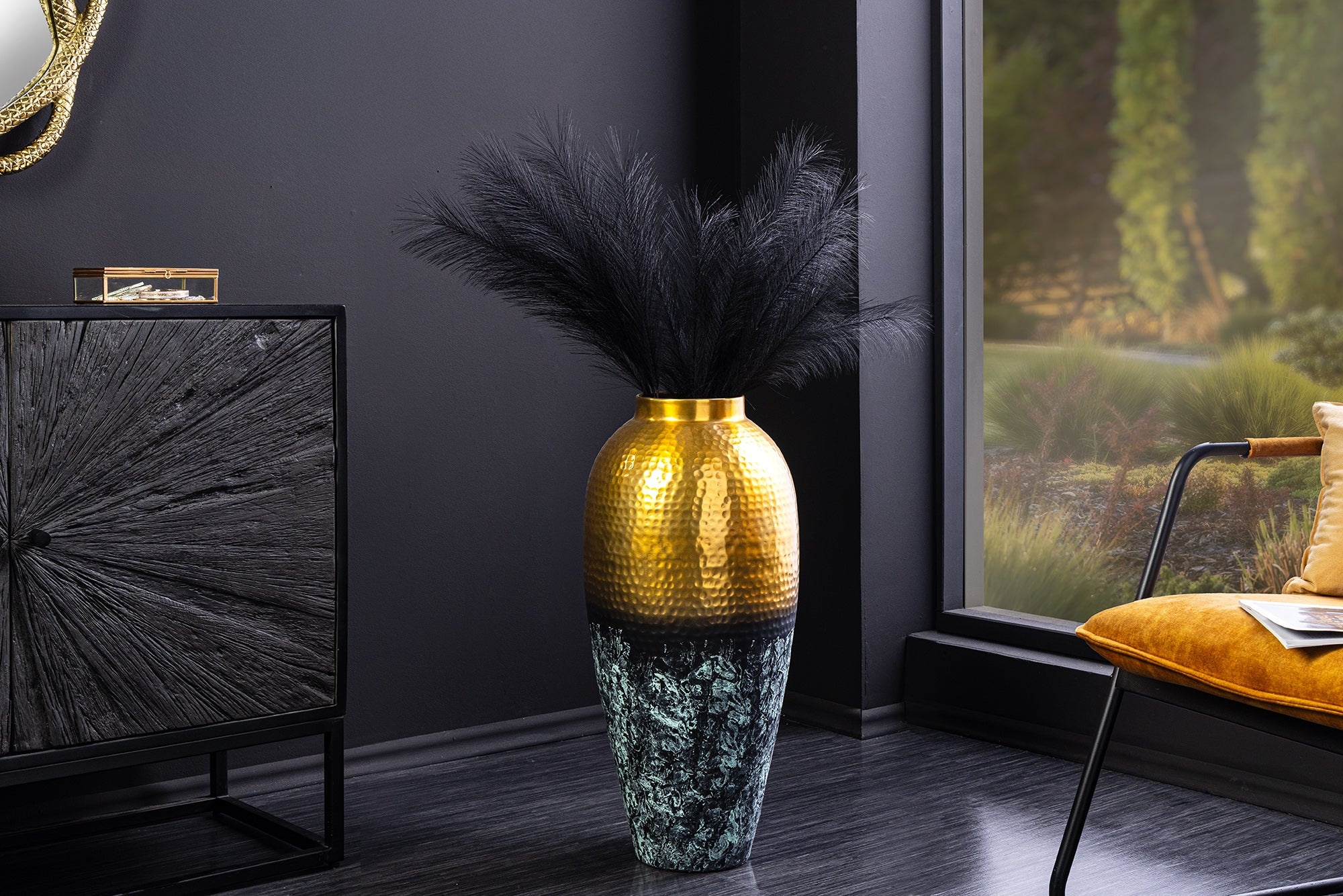 Handgemaakte decoratieve vaas ORIENT M 50cm goudkleurig metaal met gepatineerd gehamerd design - 44875 afbeelding