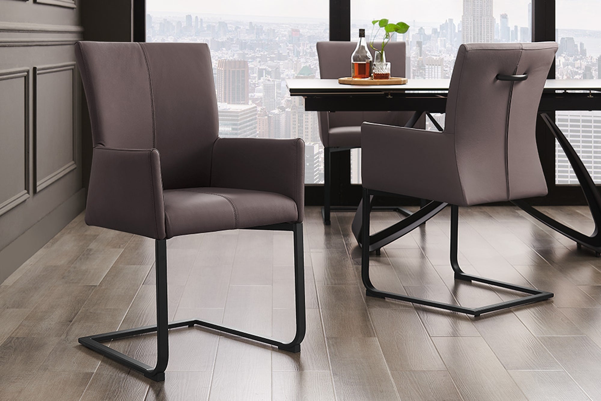 Moderne sledestoel SAMSON taupe grijs echt leer met armleuningen en metalen frame - 45175 afbeelding