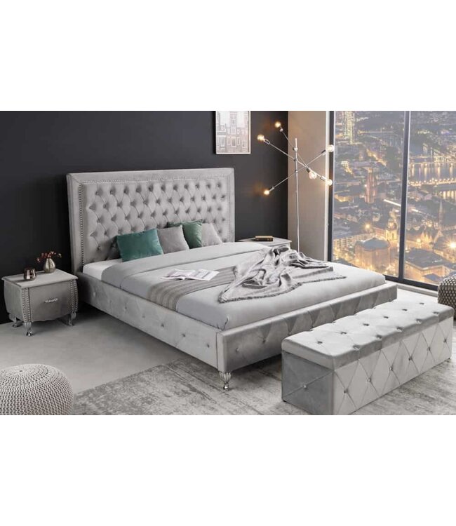 Invicta Interior Chesterfield tweepersoonsbed EXTRAVAGANCIA 180x200cm zilvergrijze fluwelen klinknagels - 38968
