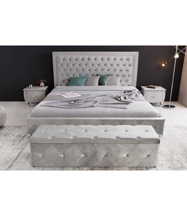 Invicta Interior Chesterfield tweepersoonsbed EXTRAVAGANCIA 180x200cm zilvergrijze fluwelen klinknagels - 38968