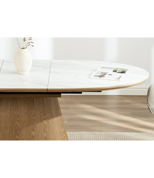 Invicta Interior UNIEKE eettafel van 160-200 cm, uitschuifbaar, gemaakt van gelakt eikenhout met een blad van wit keramisch marmer. - 47658