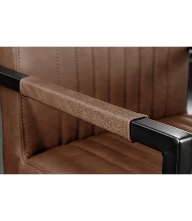 Invicta Interior Cantileverstoel BIG ASTON met armleuningen, verende kern, zwarte metalen poten, vintage bruin leer. - 44531