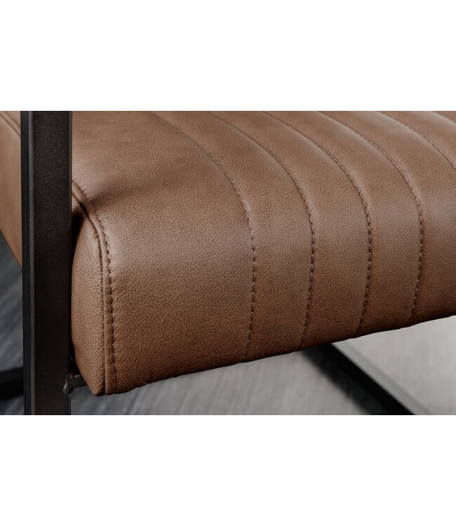 Invicta Interior Cantileverstoel BIG ASTON met armleuningen, verende kern, zwarte metalen poten, vintage bruin leer. - 44531