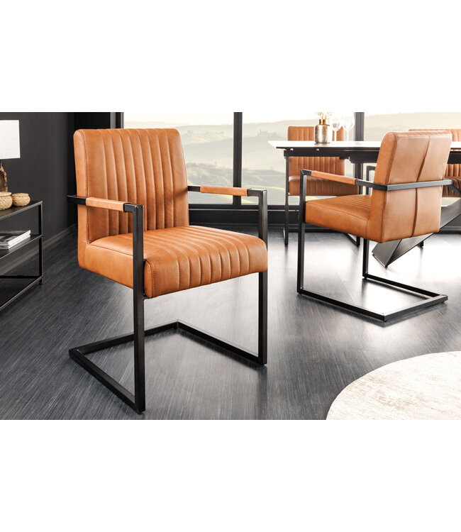 Invicta Interior Cantileverstoel BIG ASTON met armleuningen, verende kern, zwarte metalen poten, vintage cognackleurig leer. - 44530