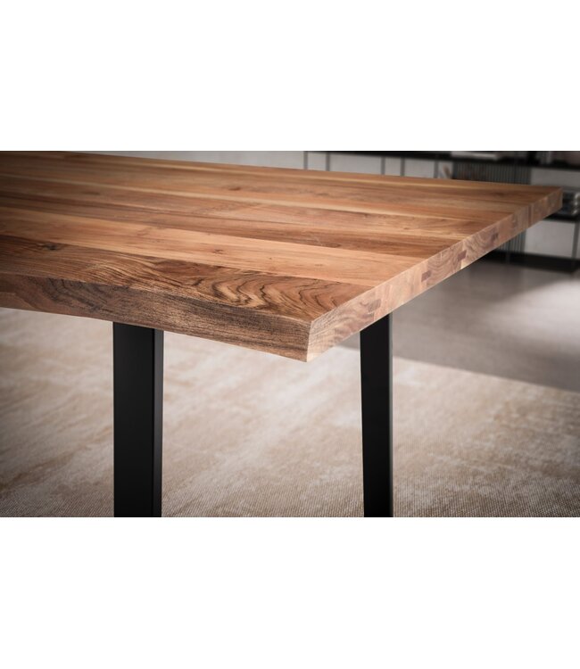 Wohnling eettafel 140x80x76 cm acacia massief hout / metaal eettafel boomrand, massieve keukentafel met trapeziumpoten in zwart, houten tafel eettafel eetkamer rechthoekig
