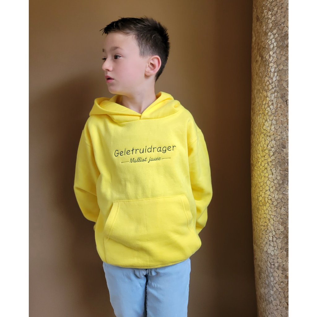 Koerswiel Yellow sweater wearer child