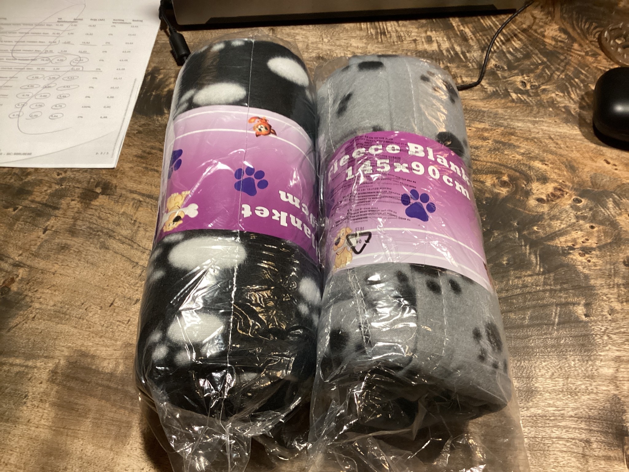 Honden pootjes Fleece blanket 145x90cm grijs of zwart