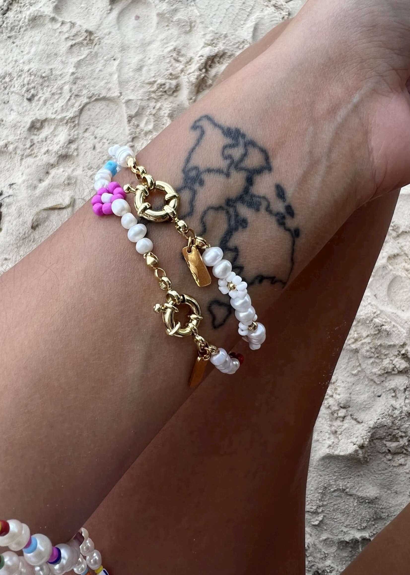 Bora Bora flower bracelet