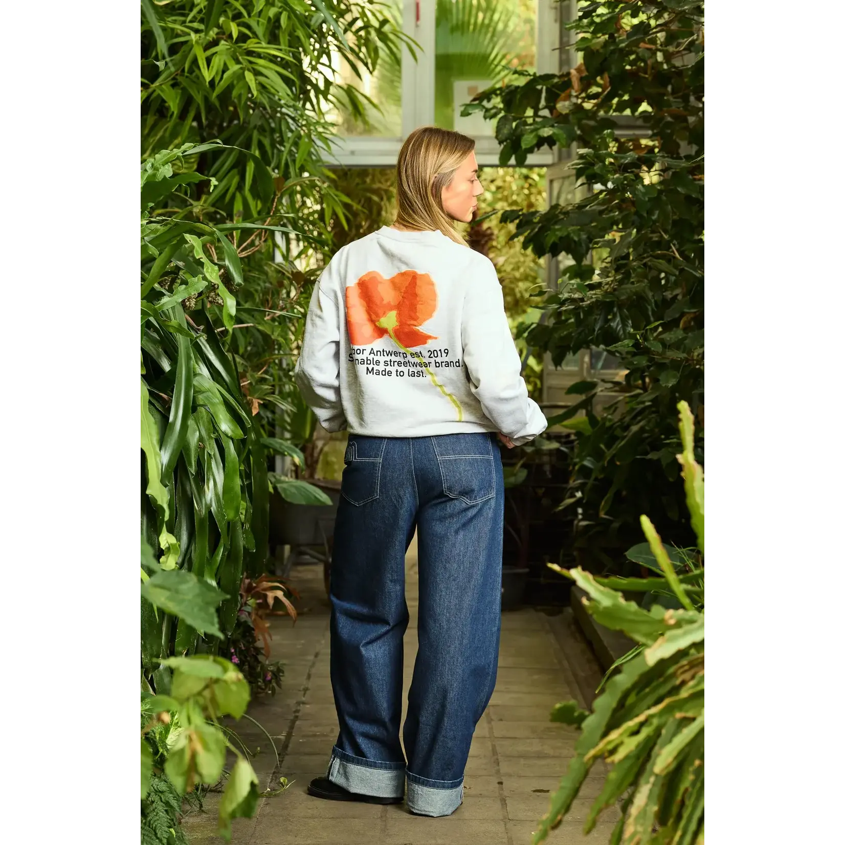 Arbor Antwerp Arbor Orange poppy crewneck grey