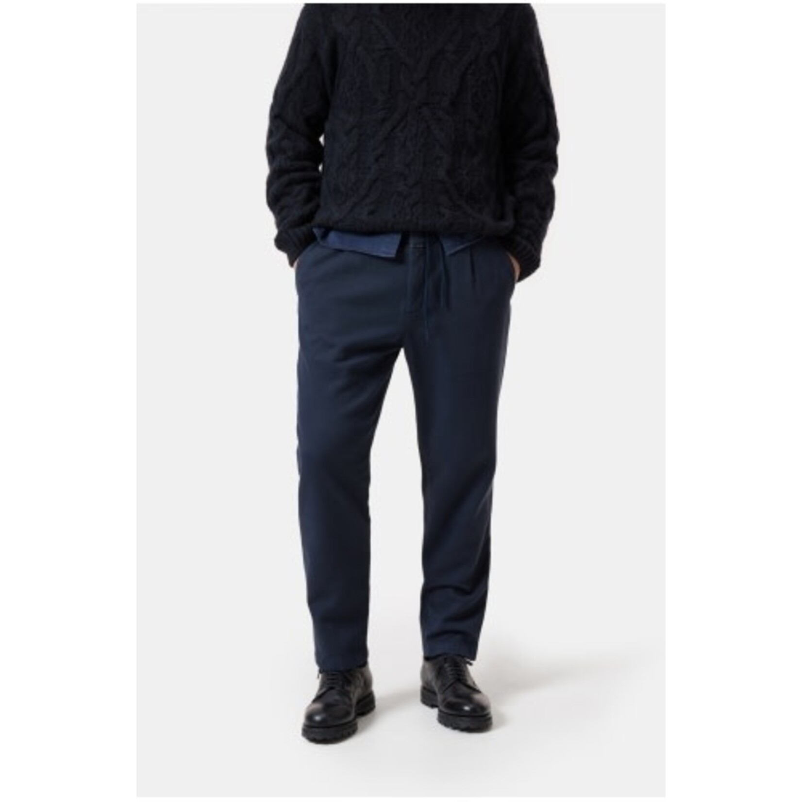 Closed Closed Vigo tapered 568 dark navy