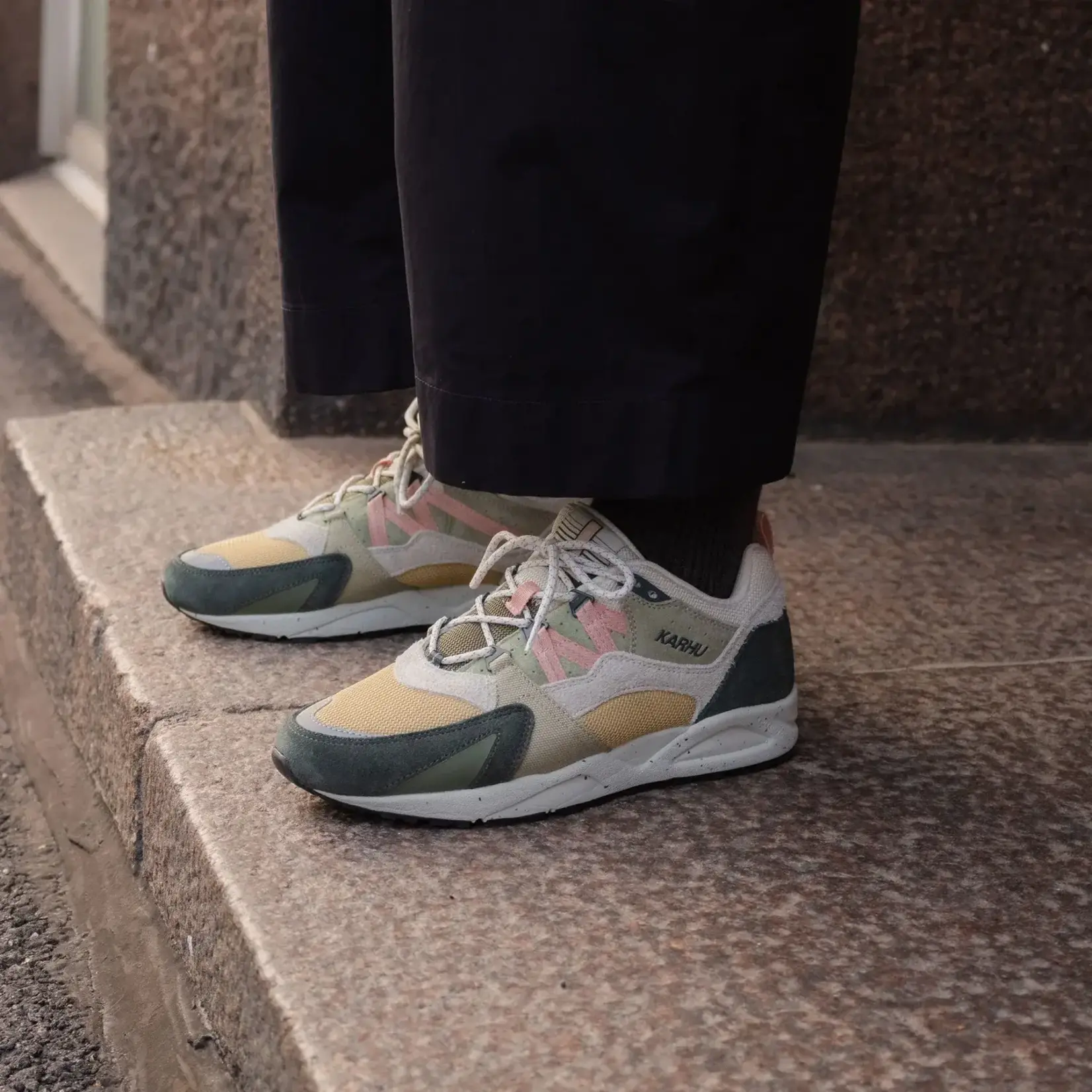 Karhu Karhu Fusion 2.0 Darkest Spruce/Cameo Rose