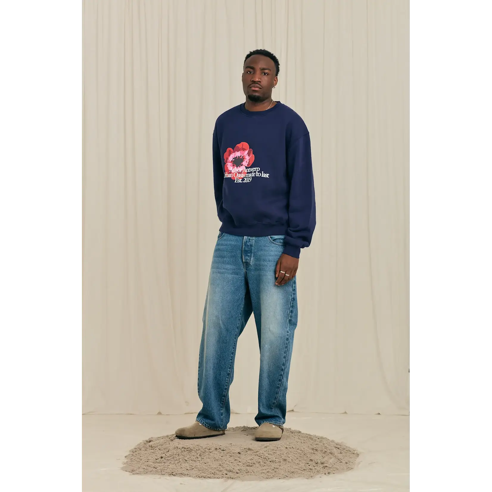 Arbor Antwerp Arbor Antwerp Big Flower navy crewneck