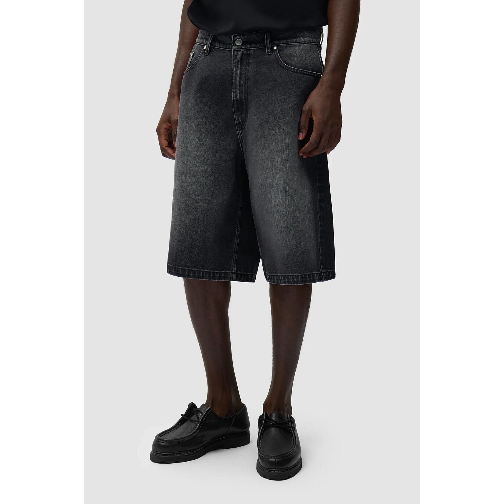 Arte Arte Round Pocket Denim Short Fade Black