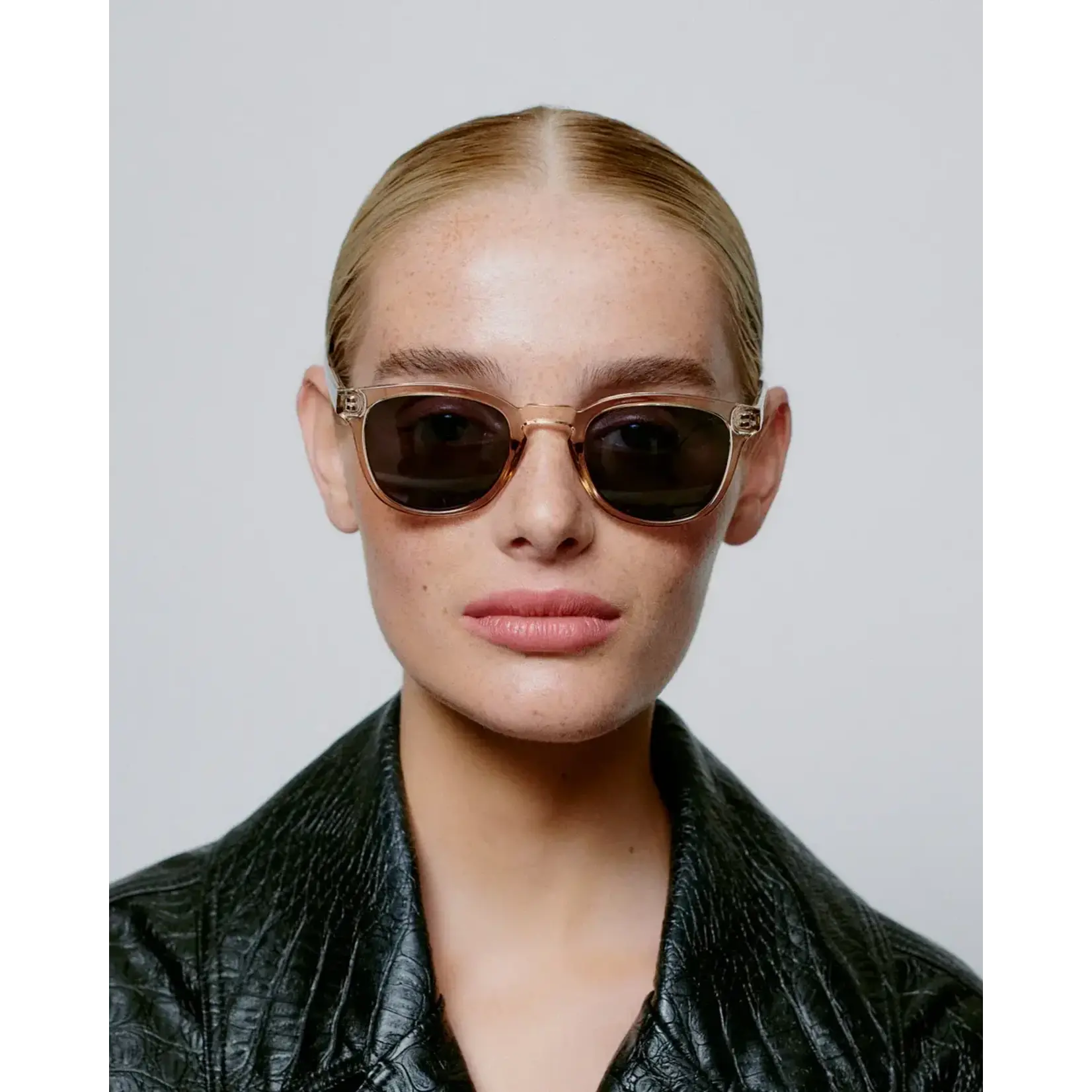 A. Kjaerbede A. Kjaerbede Bate champagne