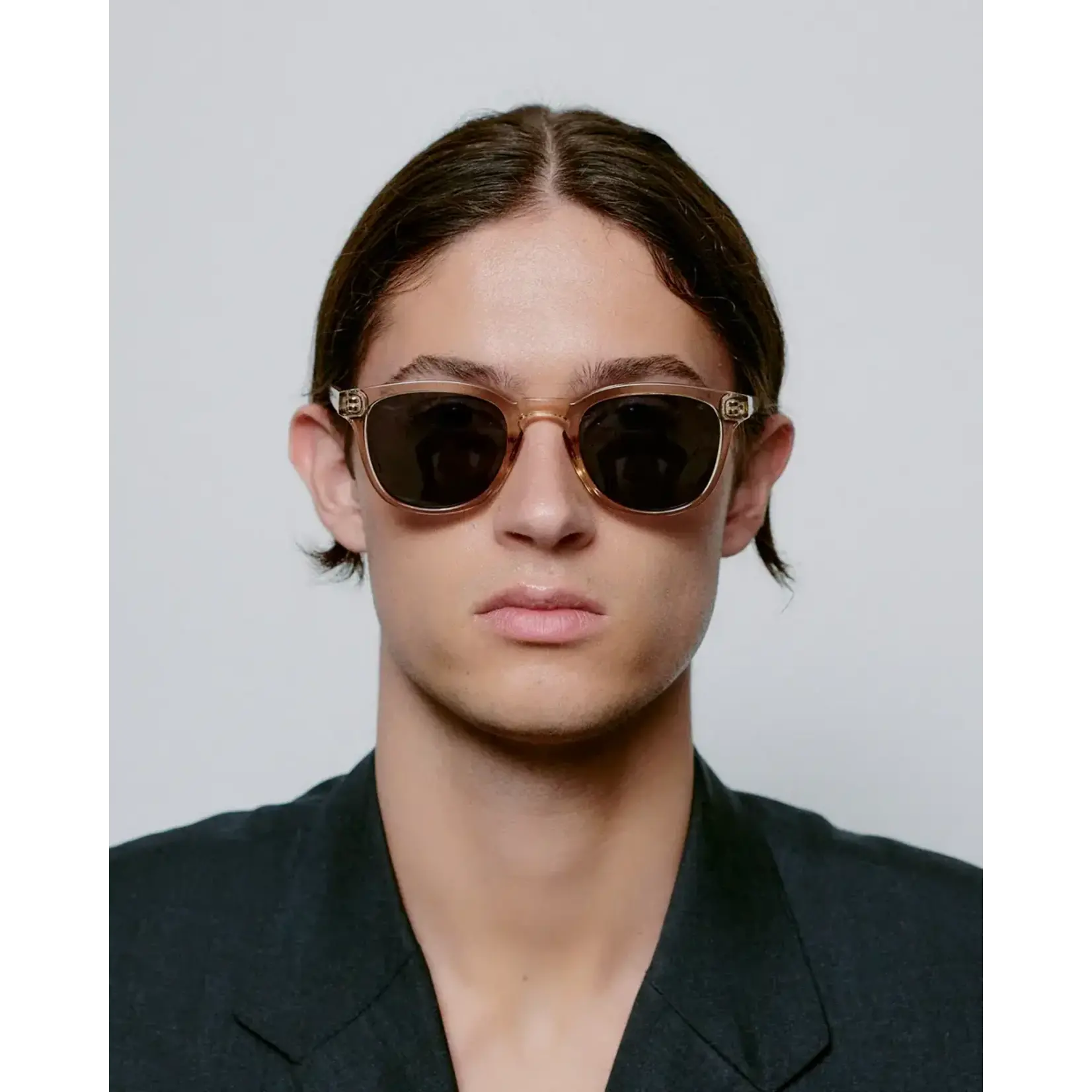 A. Kjaerbede A. Kjaerbede Bate champagne