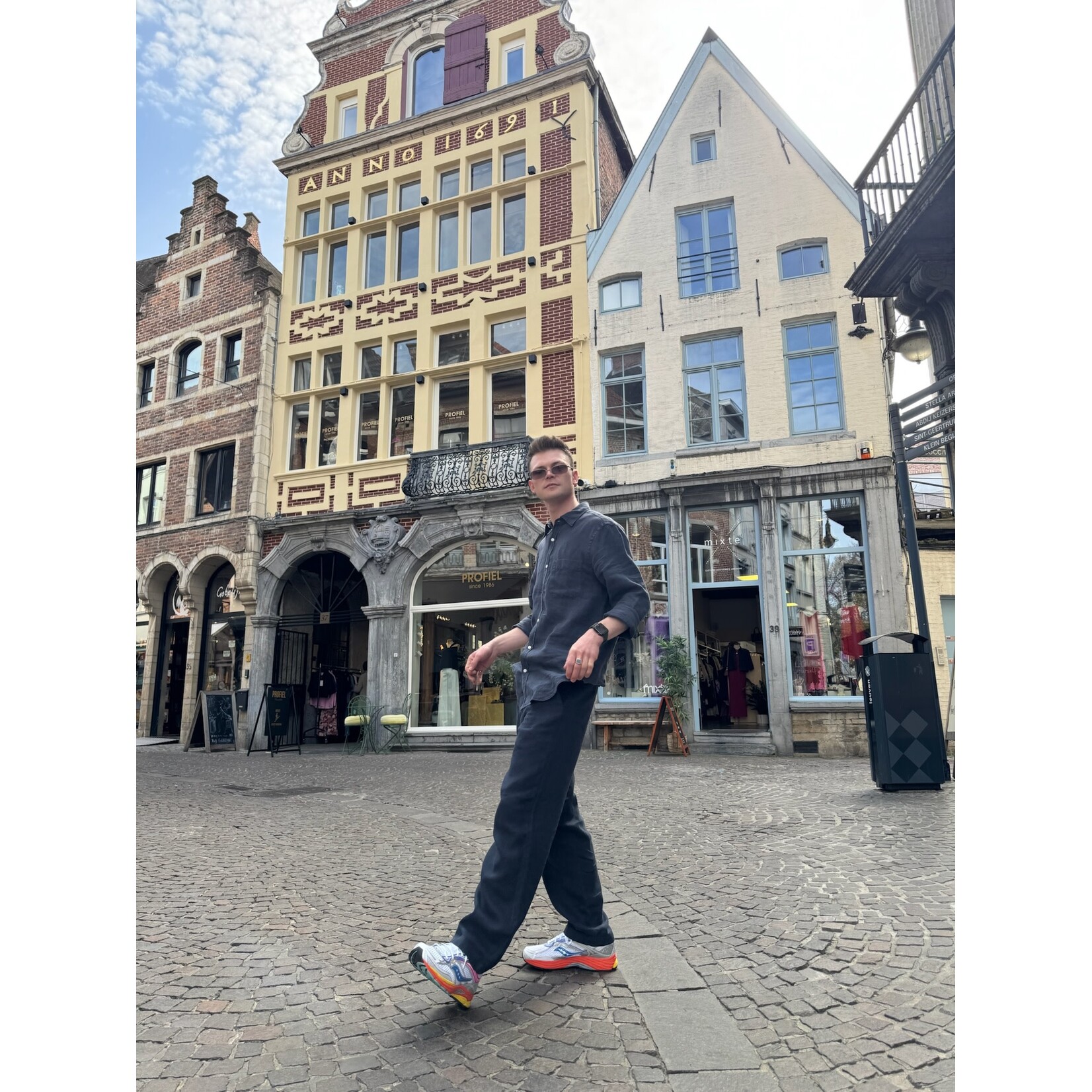 Closed Closed Blomberg Straight 185 Magma Black