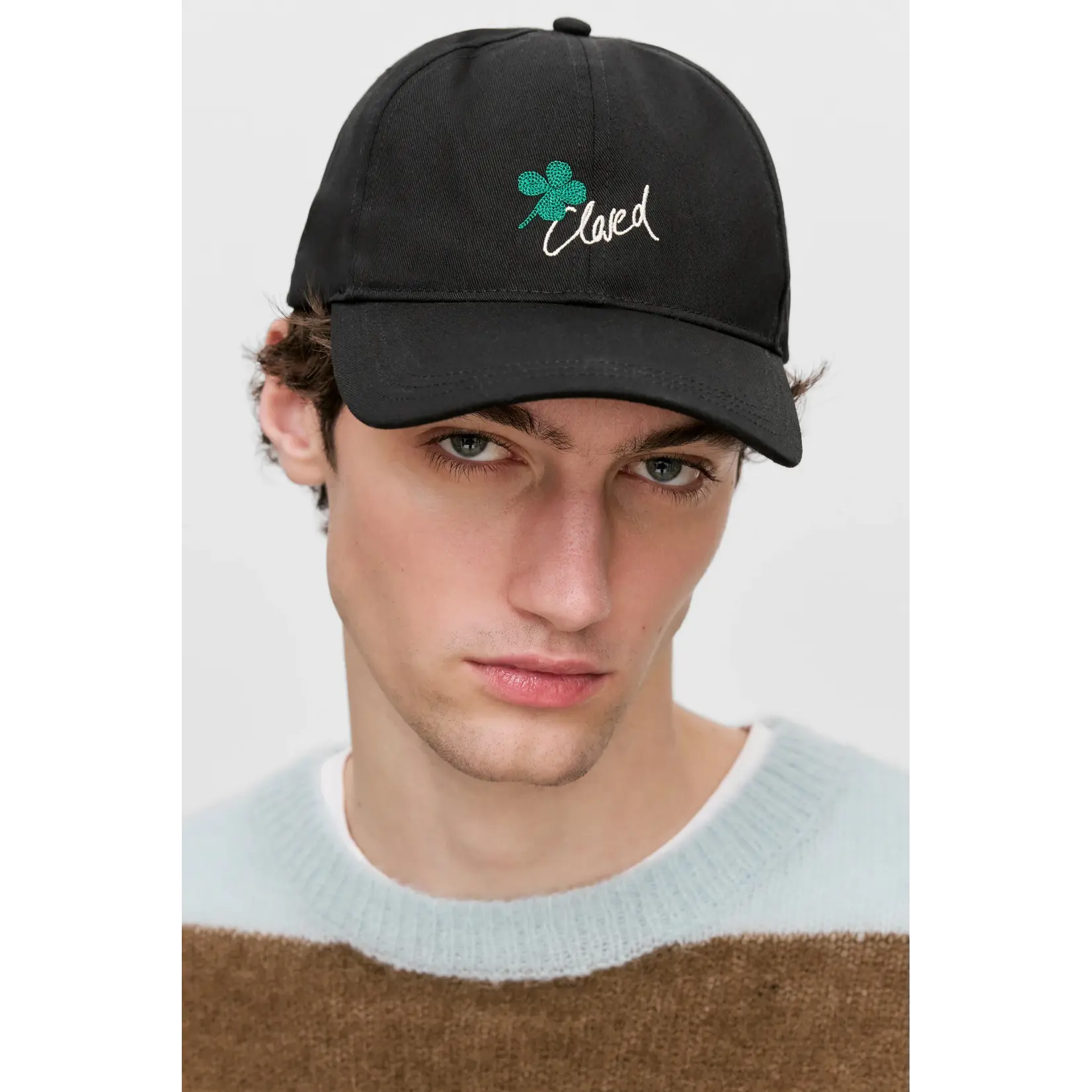 Closed Closed Clover Cap black