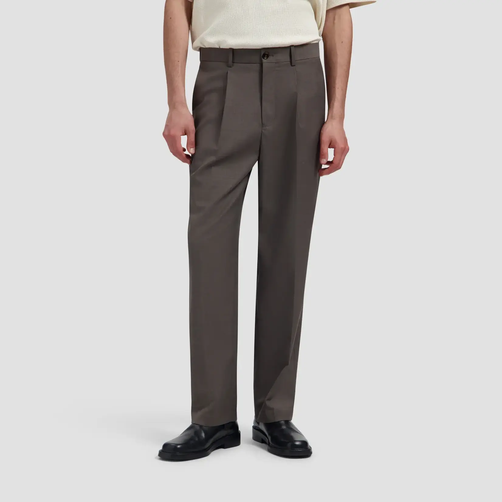 Olaf Hussein Olaf regular wool pleated pant chocolate chip