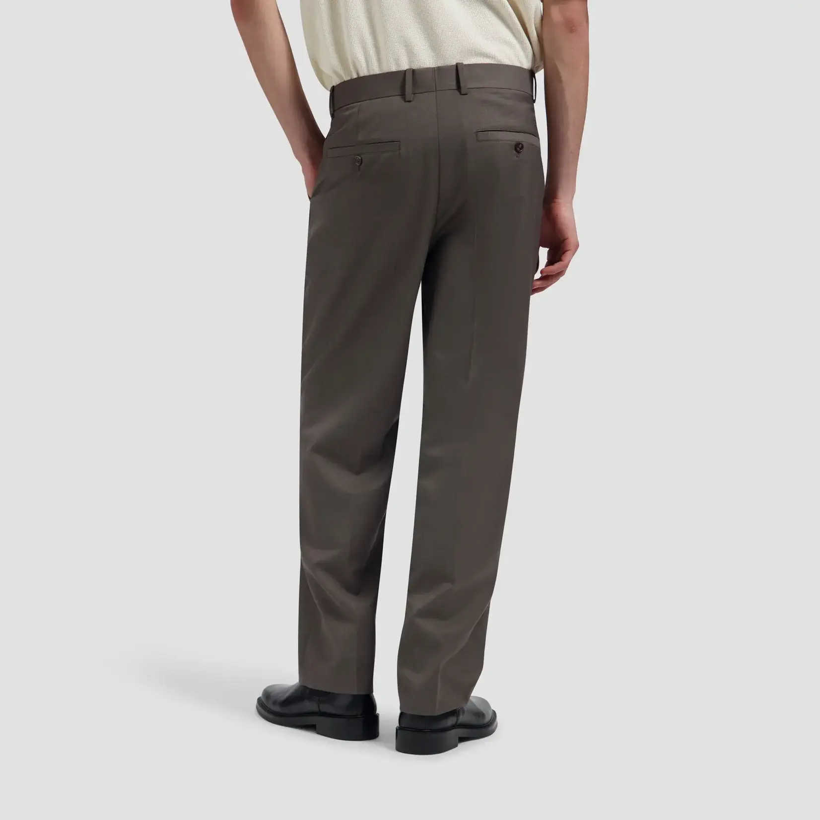 Olaf Hussein Olaf regular wool pleated pant chocolate chip