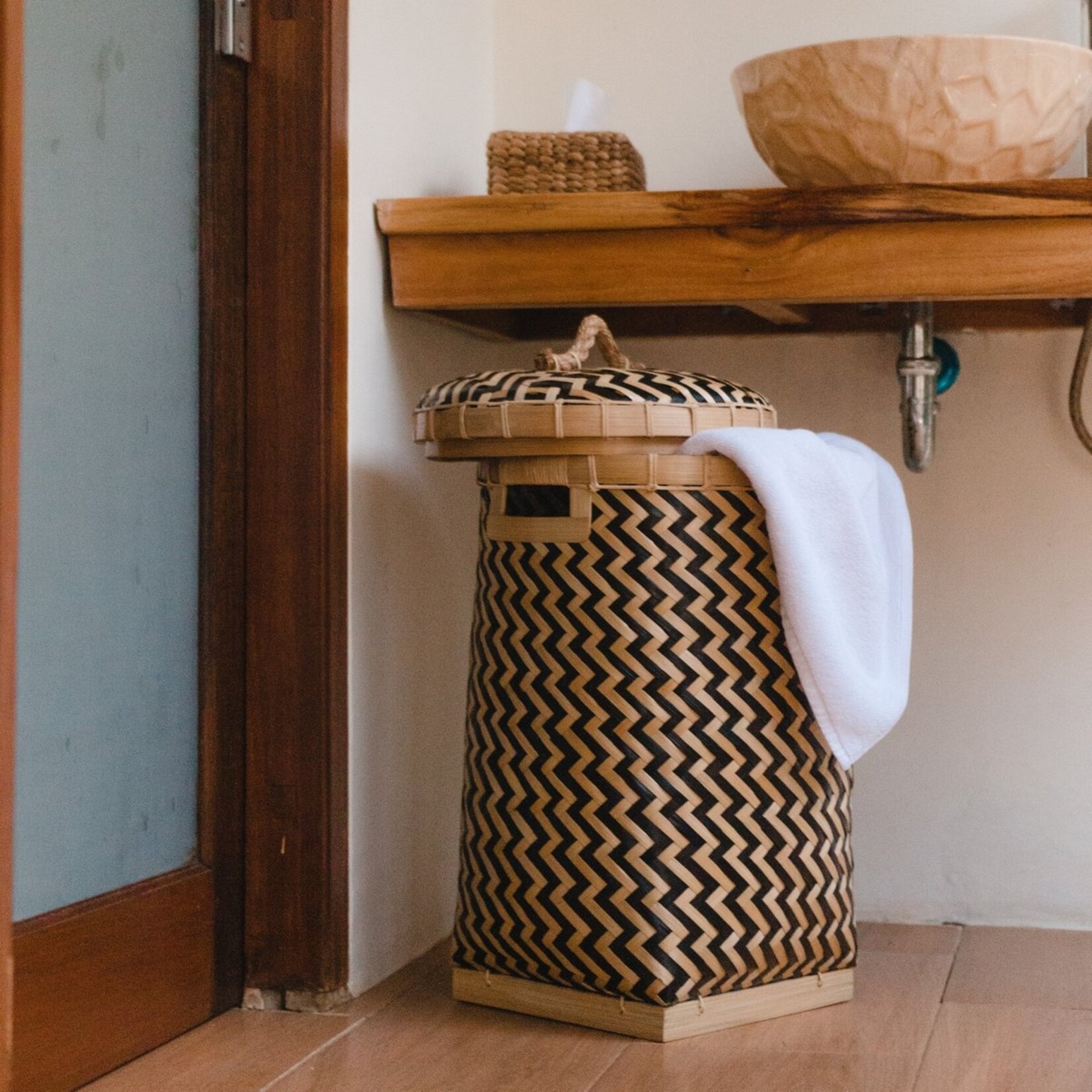 Soeji Wasmand met Deksel NABIRE gemaakt van Bamboe