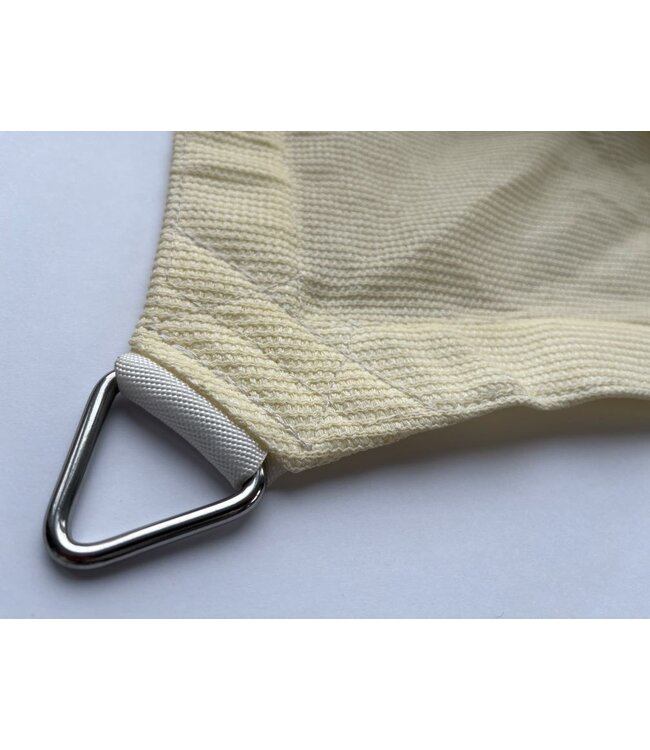 Maatwerk schaduwdoek gecurvde zijden driehoek rechte hoek L waterdoorlatend Mila