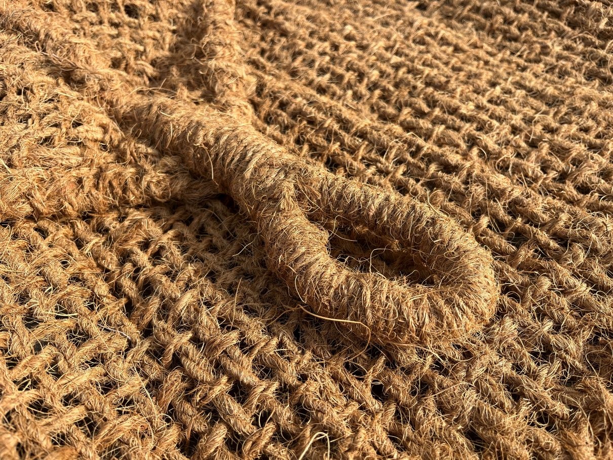 Detail corner of coir shade cloth ZONZ
