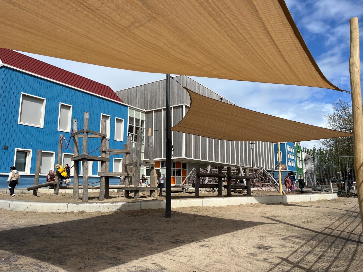 ZONZ schaduwdoeken op het schoolplein