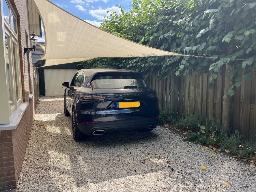 Bescherm je Porsche met een schaduwdoek erboven