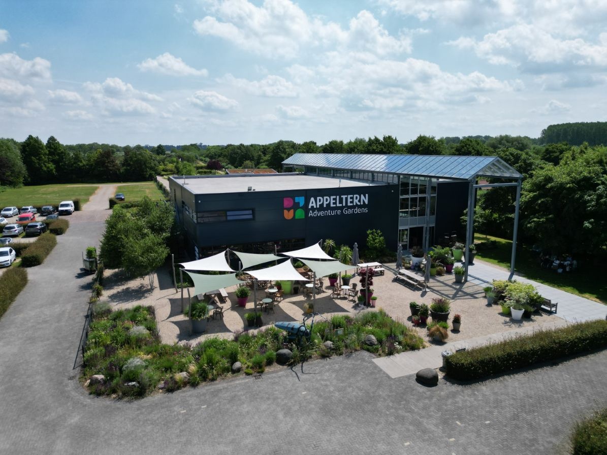 Schaduwdoeken van ZONZ bij Bloemenpark Appeltern