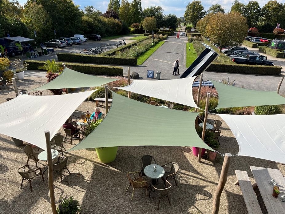 Geef je terras beschutting tegen de zon met ZONZ schaduwdoeken