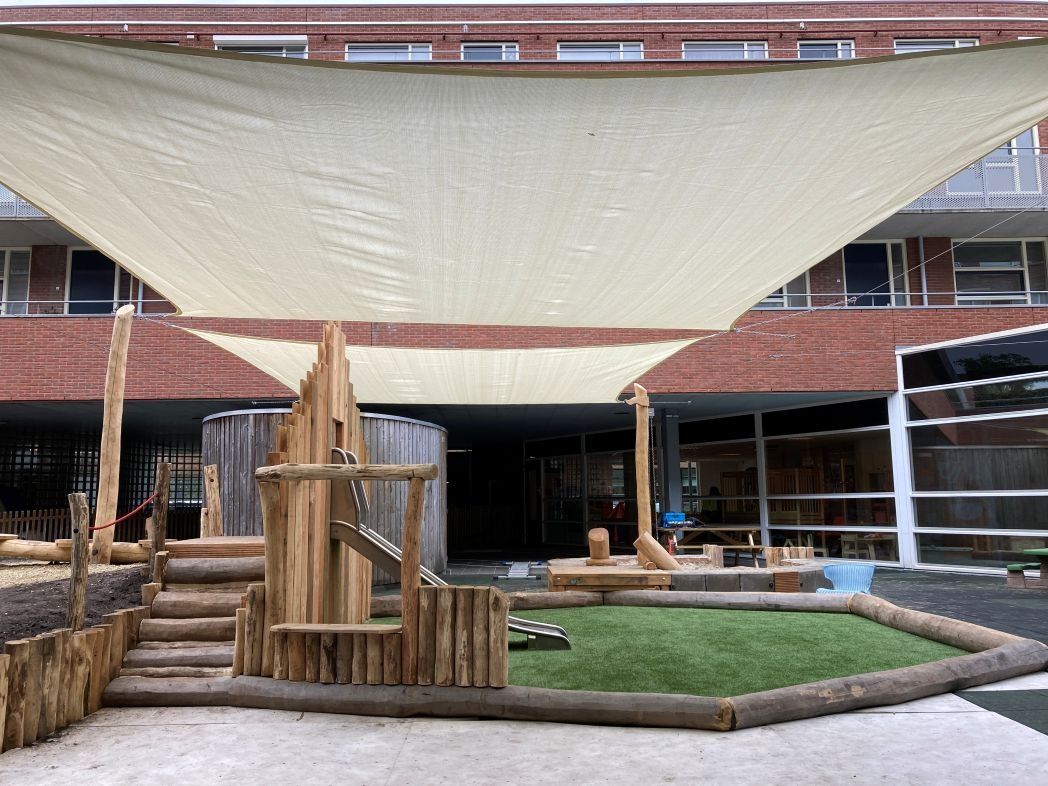 Schaduwdoeken van ZONZ bij Smallsteps kinderopvang IJsselstein